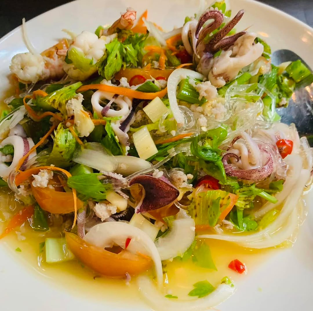 Thai meal — wok-cooked vegetable and protein dish with rice